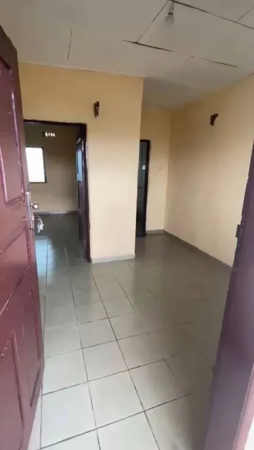 Clean Room, Kitchen & Toilet (R.k.t.) For Rent – Ub Junction, Buea
