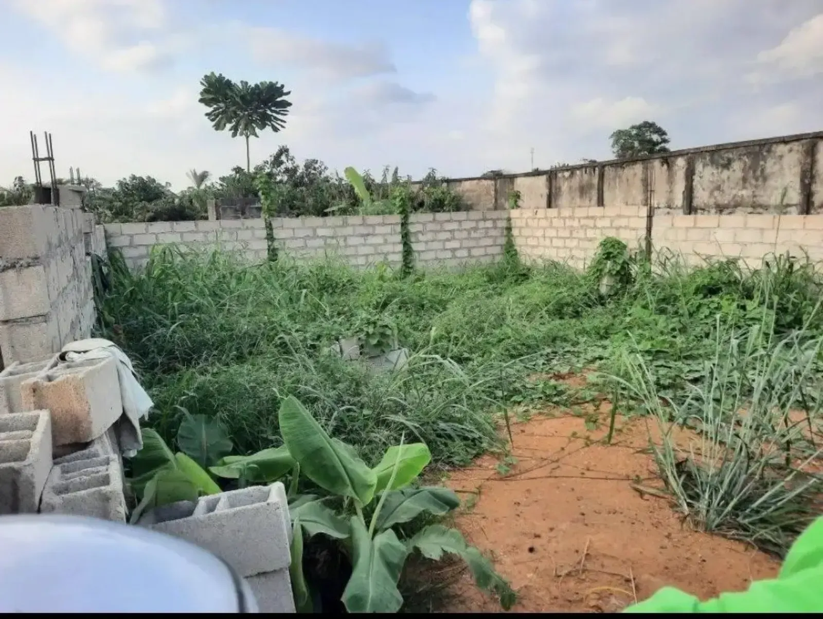 Terrain À Vendre 
Essassa Avec
Soubassement